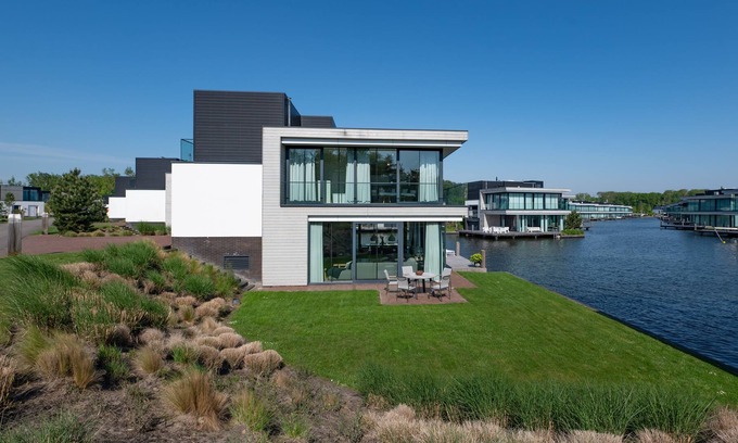 Arnemuiden Villa | Lake villa on the Veerse Meer with dock - Harbour Villas Zeeland - 8 persons+