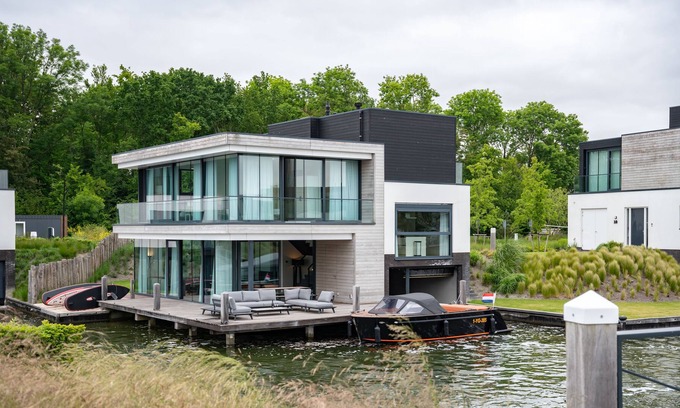 Arnemuiden Villa | Lake villa on the Veerse Meer with dock- Harbour Villas Zeeland - 8 persons