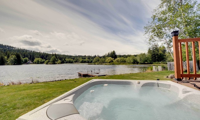West Hills House | Lake William Symington Getaway w/Hot Tub & Dock!