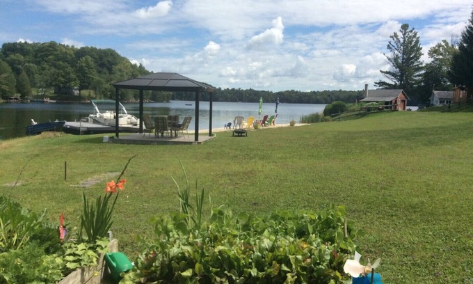 Frontenac Cottage | Lakebreeze - Family Friendly Vacation Home