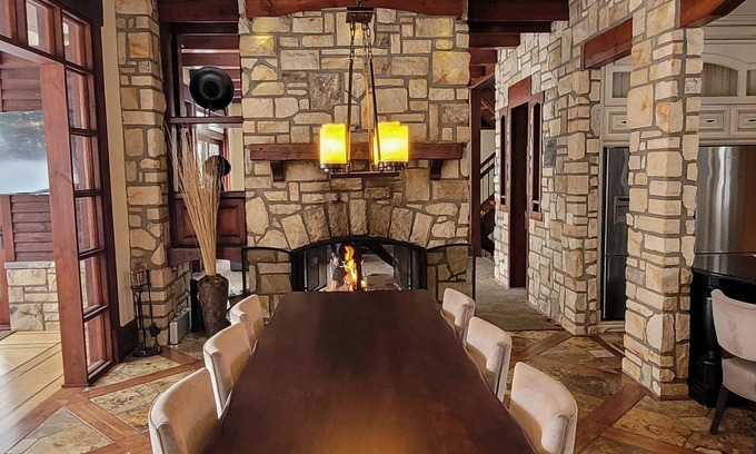 St-Adolphe-d'Howard Ski Chalet | Lakefront Dream Home Getaway
