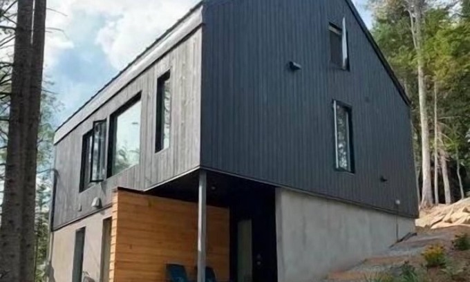 St-Adolphe-d'Howard Ski Chalet | Lakefront cottage in the Laurentians