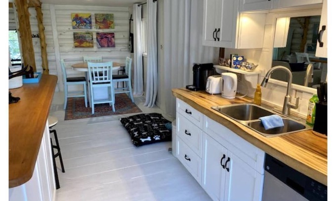Whitchurch-Stouffville Cabin | Lakefront getaway for two on Musselman's Lake