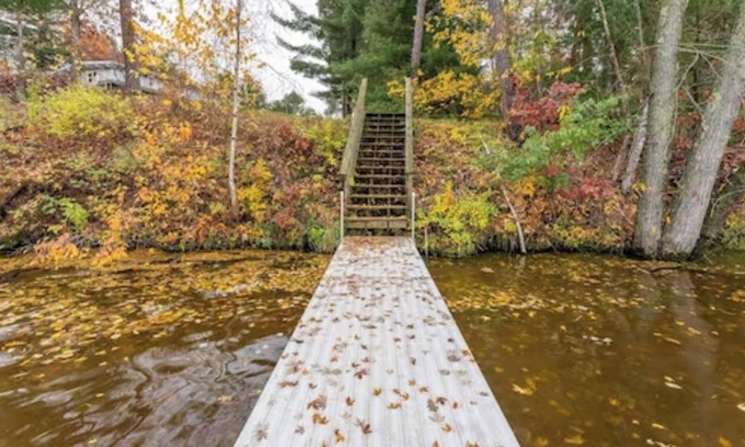 Lake Wissota Apartment | 🔥 Lakefront · 2 Docks · Portable Fire Pit · Grill · Laundry, 1 night stays