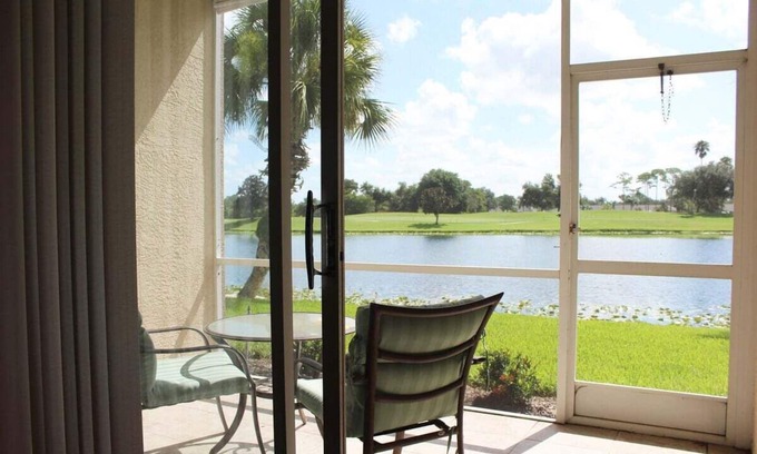 Sarasota Condo | Lakefront 2BR ground level condo in Heritage Oaks - Wild Flower