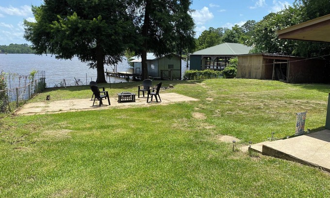 Bernice House | Lakefront 3-bedroom house located on Lake Darbonne.