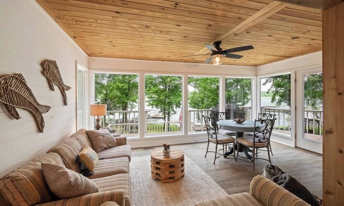 Crane Hill House | Lakefront 4 BR house with fire pit/2 KING BEDROOMS