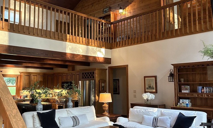 Drasco House | Lakefront, 4Bdr+Loft, 3Ba, Boat Ramp, Golf, Ping Pong, Foosball, No Pets
