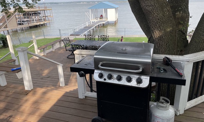 Gun Barrel City House | Lakefront, 8 beds, 3 bath, sleeps 18 , large living area, possible bunk room