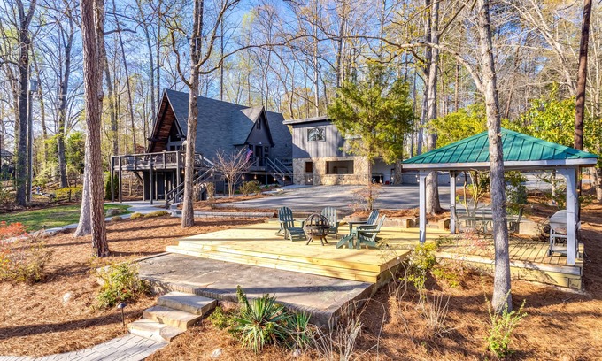 Bowling Green House | Lakefront A-Frame- Family Friendly-Renovated-as seen on the TV show Staycation!