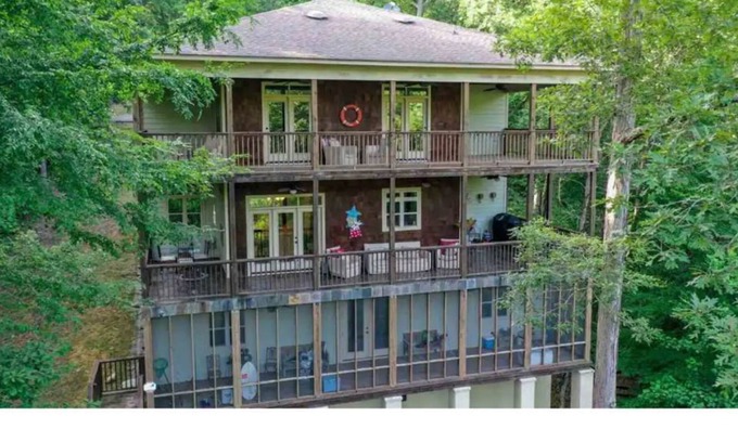 Savannah House | Lakefront Access 6-bed Pickwick Lake House w/ Dock