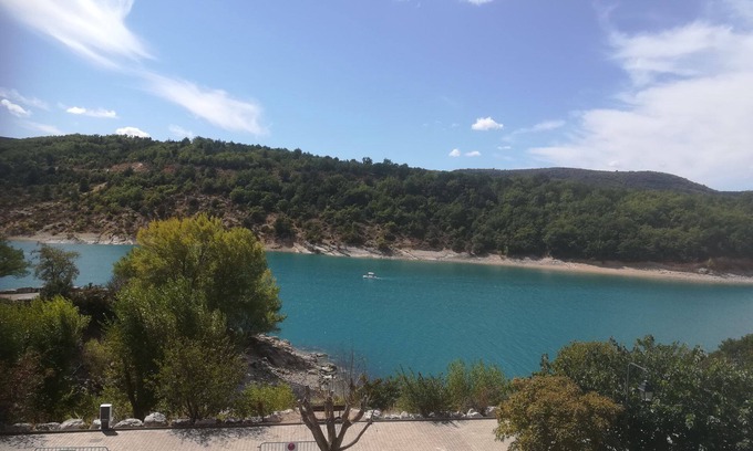 Bauduen Apartment | Lakefront apartment