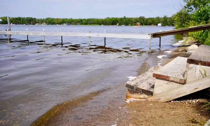 Lac du Bonnet Cabin | Lakefront at Pinawa Bay! Boating, swimming, fishing, hunting, sledding and more