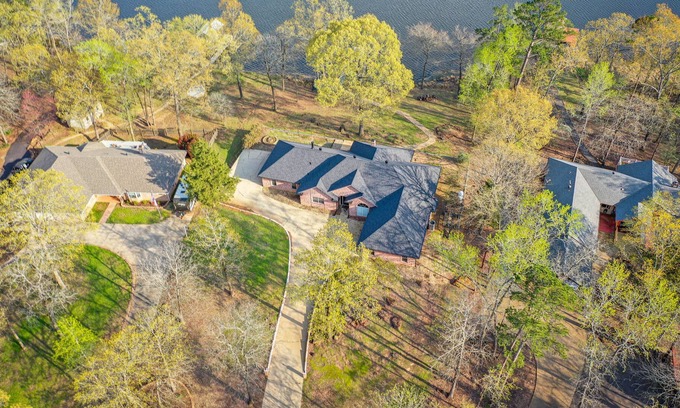 Avinger House | Lakefront Avinger Vacation Rental w/ Deck!