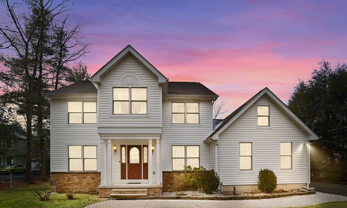 Henryville House | LAKEFRONT BACKYARD! Secluded Fishing, Kayaks, Arcade Room, Poker Room and Gym!