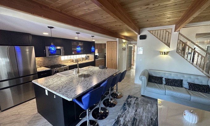 Markerville House | Lakefront Blue HousennLicense # STAR-04596