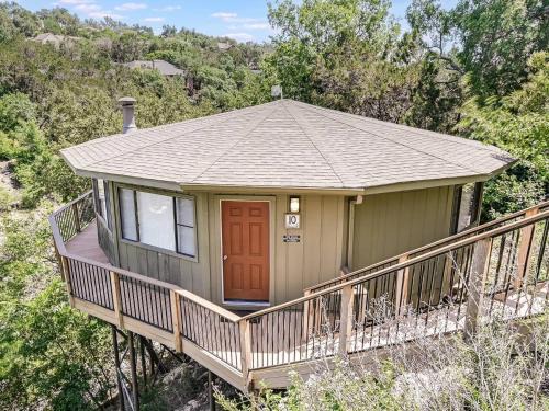 Lakeway House | Lakefront Bungalow - Community Poolhot Tub #10