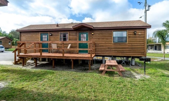 Seminole Cabin | ⛵️Lakefront Cabin 10min toBEACH/Dogs 🐶OK/Kayak/#409