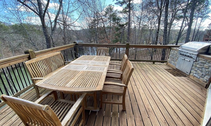 Bella Vista House | Lakefront Cabin, Bella Vista Lake Rayburn Dock, MTB and family friendly