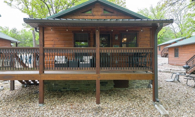 Indian Point Cabin | Lakefront cabin close to SDC!