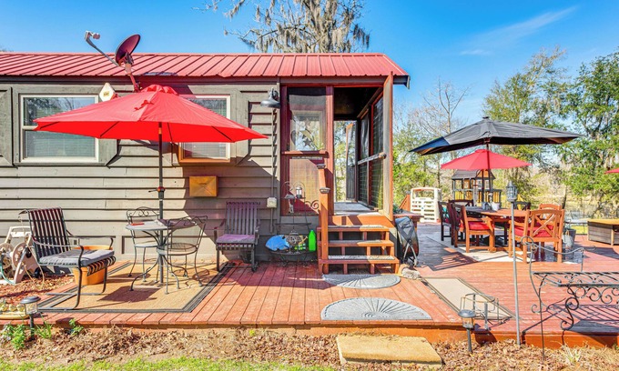 Fowlstown Cabin | Lakefront Cabin in Brinson: ‘Behind the Moon’