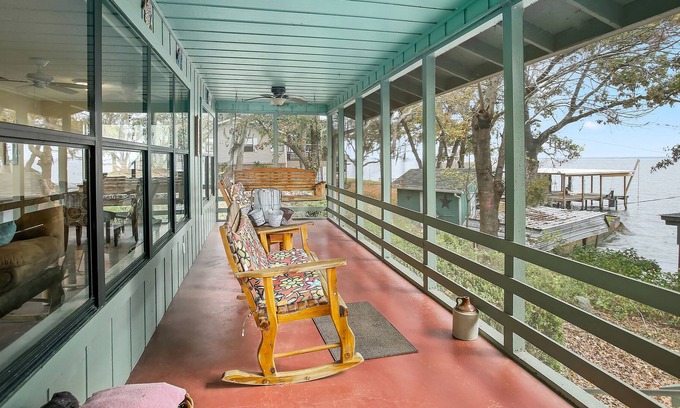 Pointblank House | Lakefront Cabin in The Trees-Lake Livingston, TX