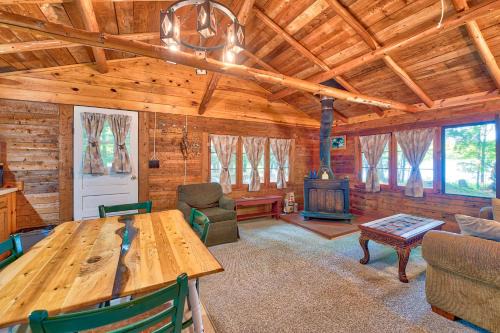 Levering House | Lakefront Cabin with Beach Access Levering Retreat