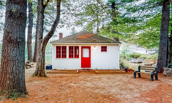 Raymond Cottage | Lakefront cabin with private dock, 2 kayaks & panoramic views