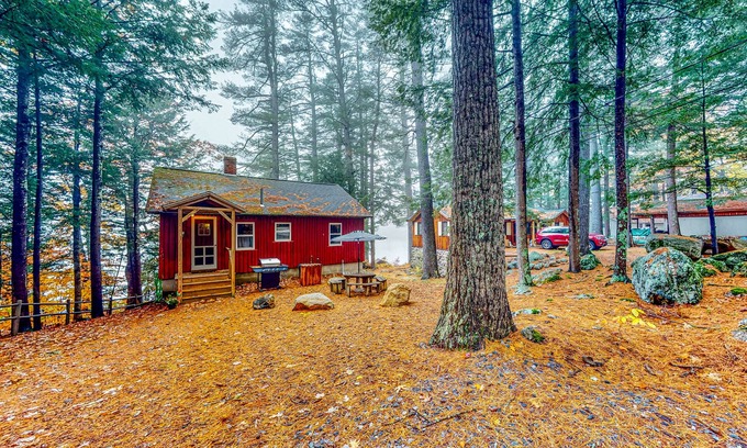 South Casco Cottage | Lakefront camp with cozy cottage-style interior and board games - kayaks welcome