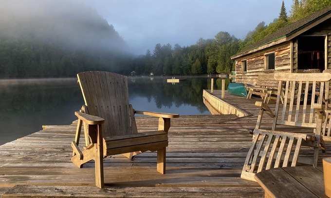 Barkmere House | Lakefront chalet, 3 bedrooms 2 bathrooms 30 minutes from Mont Tremblant