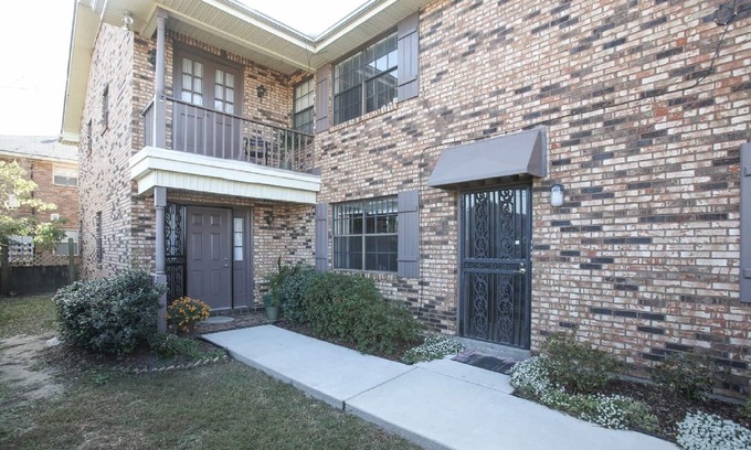 Bucktown Apartment | Lakefront Comfort #2