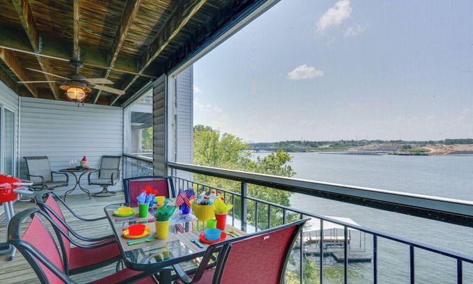 Osage Beach Condo | Lakefront Condo in Osage Beach: Balcony + Views!