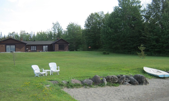 Stratford Ski Chalet | Lakefront cottage Aylmer