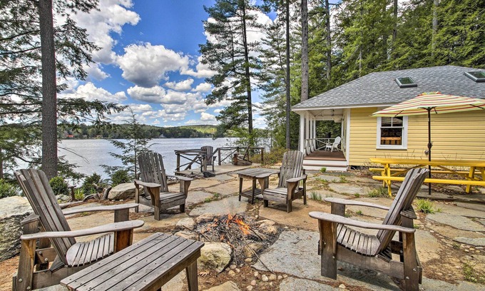 Oxford Cottage | Lakefront Cottage: Boat Dock, Patio & Kayaks!