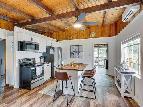 Sunrise Beach House | Lakefront Cottage in Secluded Cove
