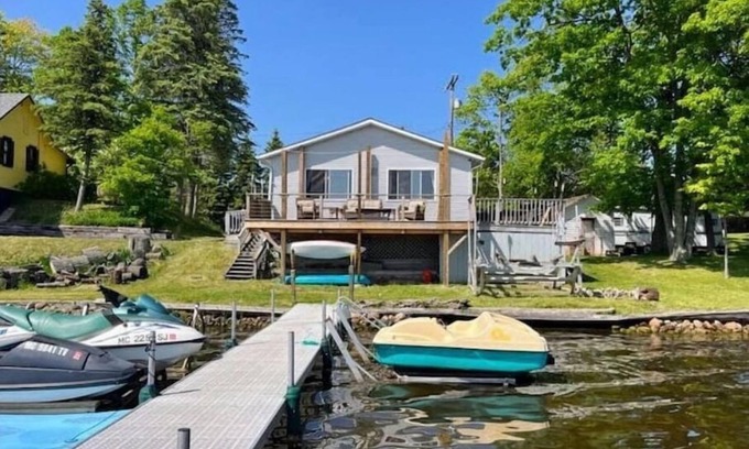 Ogemaw County House | Lakefront Cottage Near Rifle River With Dock
