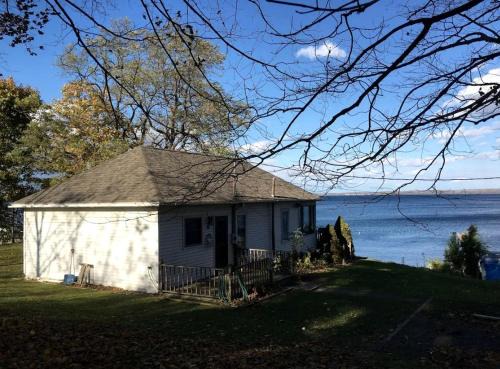 Dresden House | Lakefront Cottage with Cozy Interior and Jacuzzi in Dresden, New York