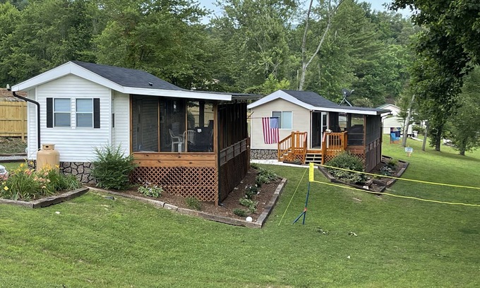 Hayesville House | Lakefront Cozy Vacation Rental