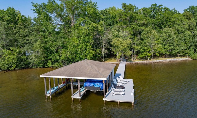 Littleton House | Lakefront: Dock, Firepit, Kayaks, Grill, Sleeps 13