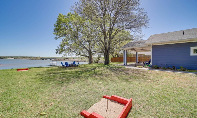 Longtown Cabin | Lakefront Eufaula Cabin w/Fire Pit & Private Dock