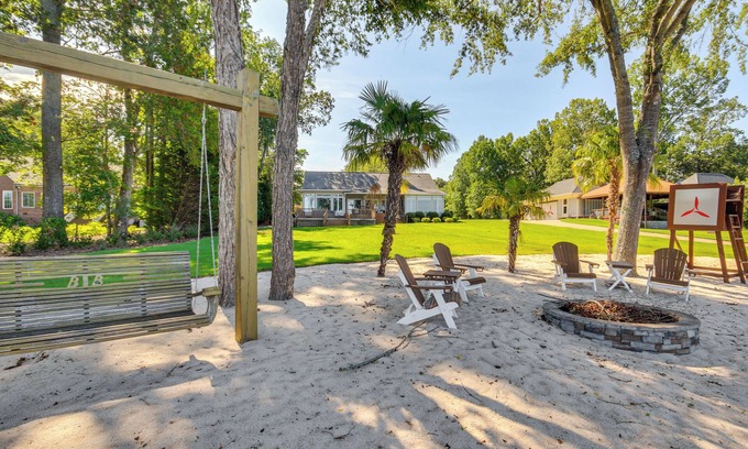 Cross Hill House | Lakefront Gem: Hot Tub, Boat Launch Near Greenwood