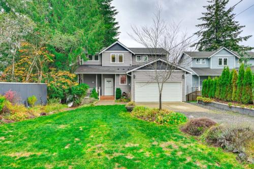 Shelton House | Lakefront Gem with Deck and Grill in Shelton