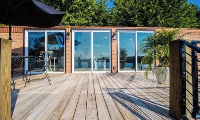 Dandridge House | Lakefront Getaway on Douglas Lake.