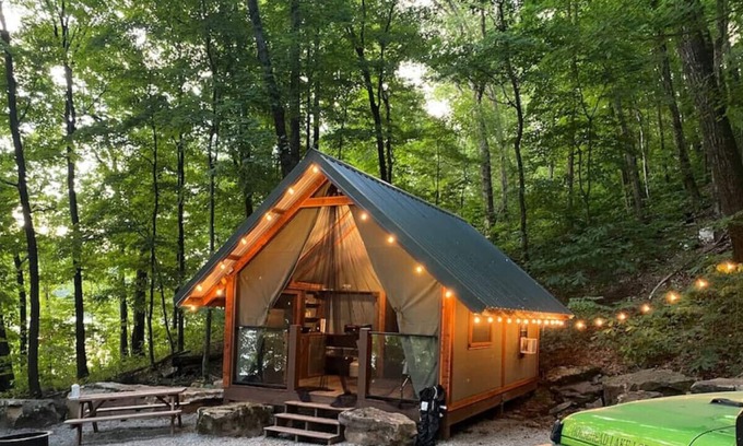 Alix Cabin | Lakefront Glamping Cabin!