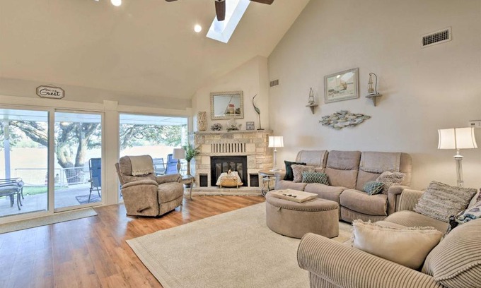 Granbury House | Lakefront Granbury Getaway Boat, Swim and Fish