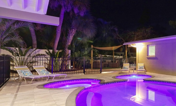 Anna Maria Resort | Lakefront Groundfloor Suite Heated Pool/Spa 🦭