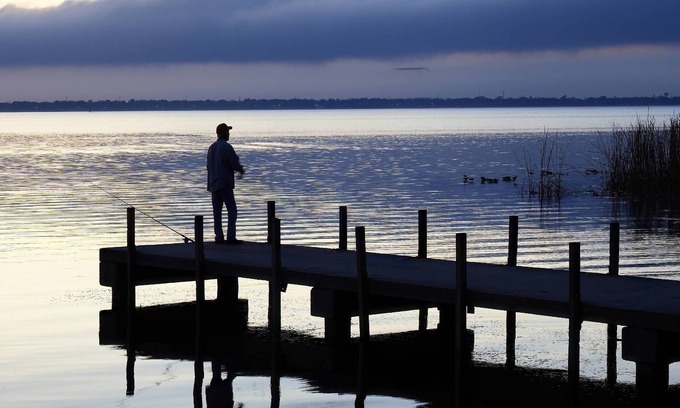 Lutz House | Lakefront Guesthouse w/Kayak | Fire Pit | Pet-Friendly Comfort | Near Tampa & Clearwater Beaches!