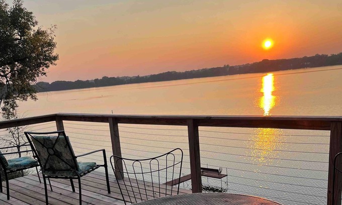 Spirit Lake House | Lakefront Hideaway, whole house, sleeps 11 + crib & toddler; 4 bedroom 3 bath