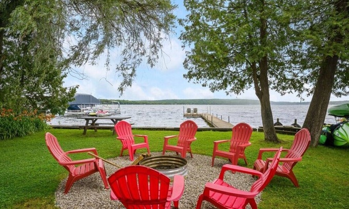 Petoskey Cottage | Lakefront Home Away From Home