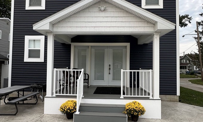 Huron House | Lakefront home. Beach & park access. 8 miles to Cedar Point. 4 bedrooms 3 baths.